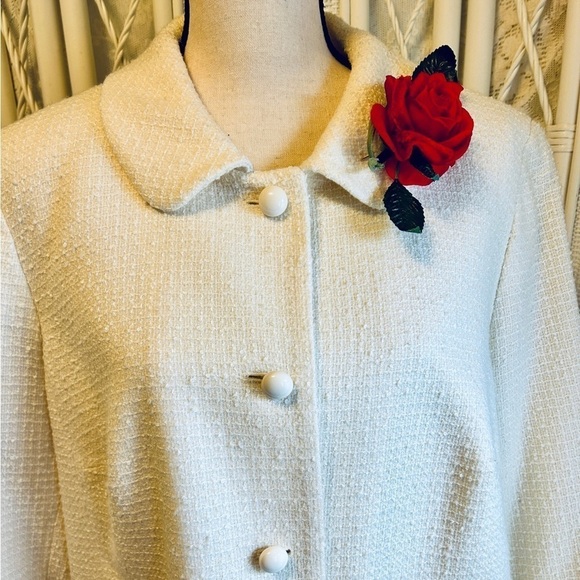 Vintage Red Rose Floral Corsage Pin: Chiffon & Velvet Flower Brooch - Picture 5 of 11